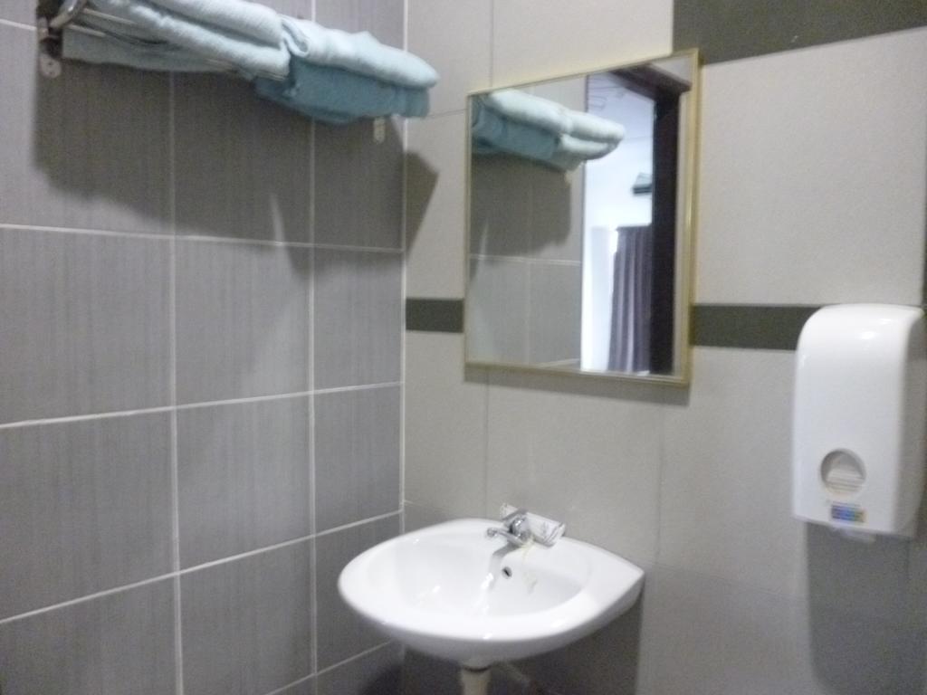 G Six Hotel Ситиаван Экстерьер фото