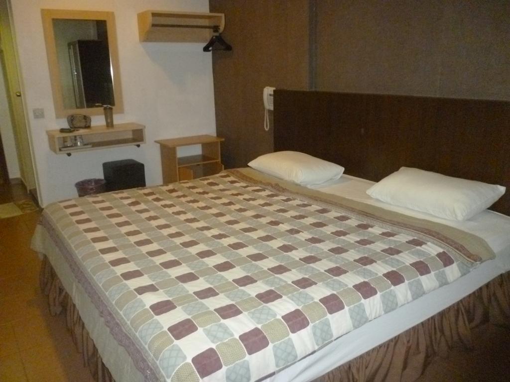 G Six Hotel Ситиаван Экстерьер фото